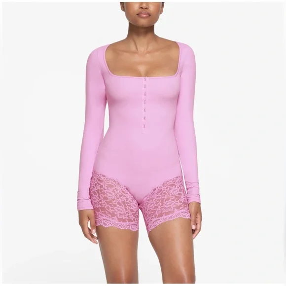 NWT Skims Fits Everybody Lace Long Sleeve Onesie Pink Medium - Picture 3 of 5